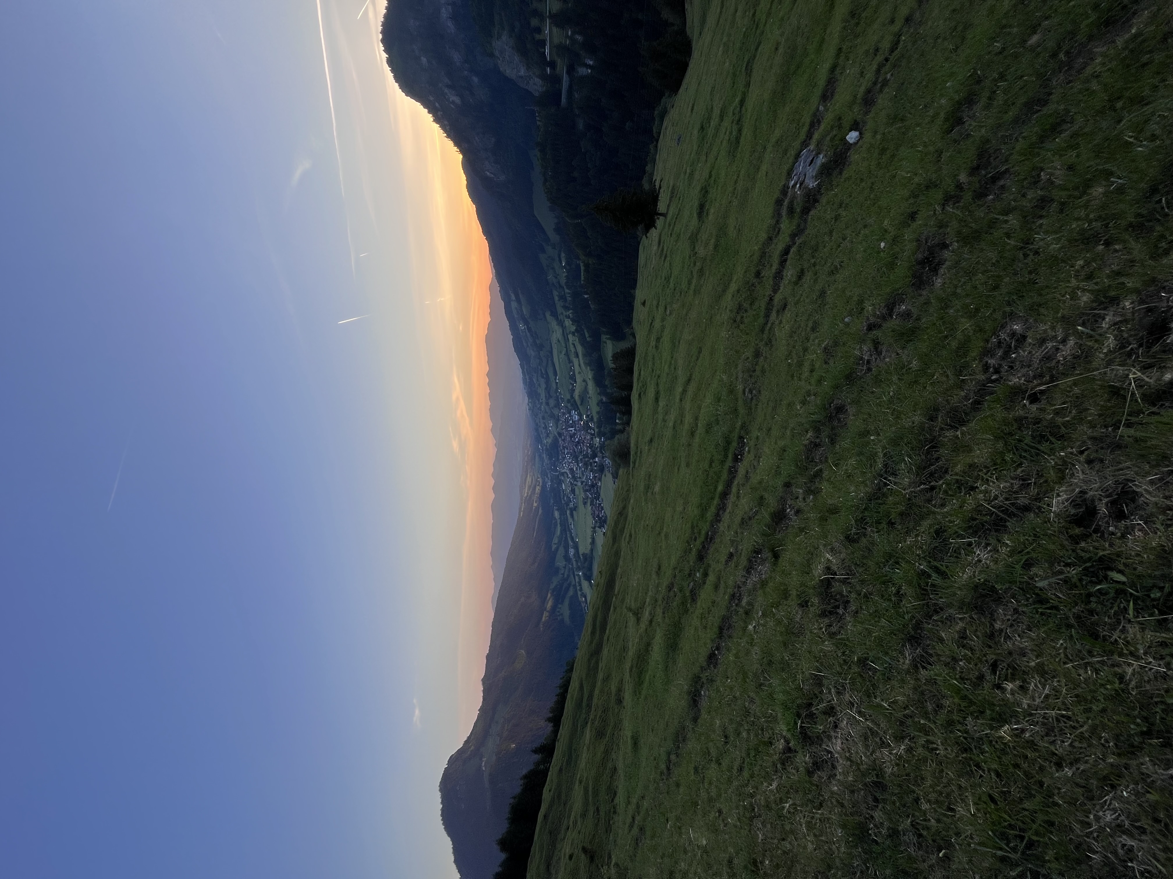 Erlebnisse im Oberallgäu: Abendstimmung auf der Terrasse - Deine Auszeit auf der Unteren Ochsenalpe in Oberjoch