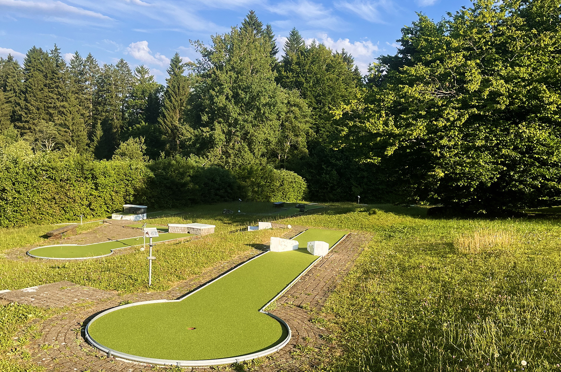 Hotels und Ferienwohnungen im Oberallgäu - Minigolfanlage Buchenberg mit Moorweiher & Freizeitanlage - Moorweiher Buchenberg - mit Minigolf- & Freizeitanlage 