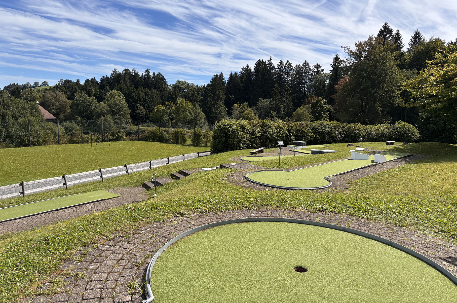 Erlebnisse im Oberallgäu: Minigolfanlage Buchenberg mit Moorweiher & Freizeitanlage - Moorweiher Buchenberg - mit Minigolf- & Freizeitanlage 
