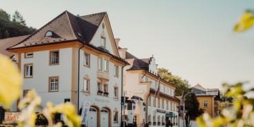 hotels-und-ferienwohnungen-im-oberallgaeu - Ausstattung: Parkplatz - Deutschland - Hotel Bayerischer Hof - Kempten