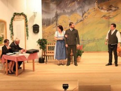 Veranstaltungen im Oberallgäu: "Bezahlter Urlaub" - Theater im Walserhaus