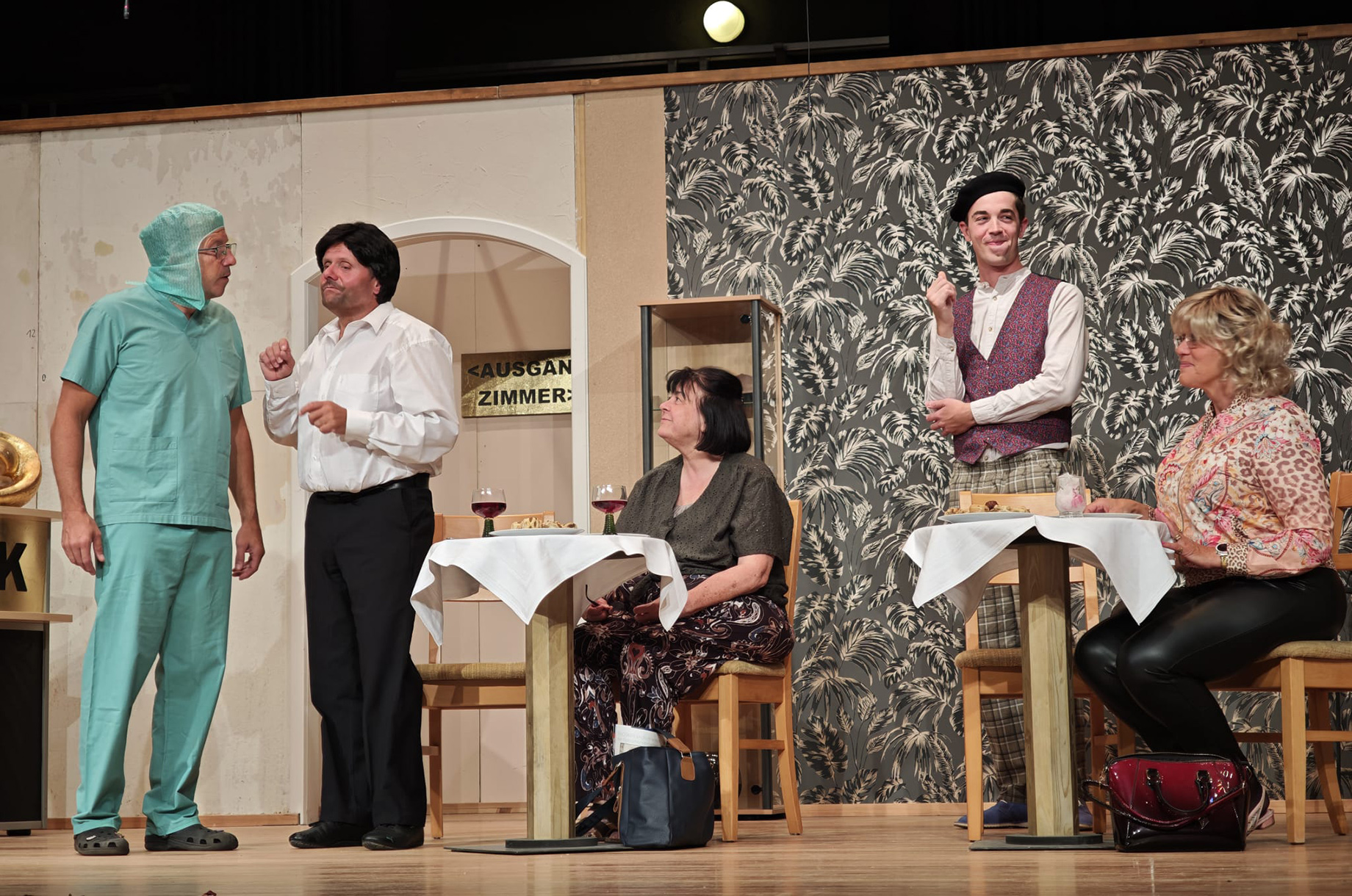 Hotels und Ferienwohnungen im Oberallgäu - Staufner Theater spielt 2026 "Jubel, Trubel, Eitelkeit" - Staufner Theater spielt 2026 "Jubel, Trubel, Eitelkeit"