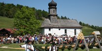 Hotels und Ferienwohnungen im Oberallgäu - Maibaumaufstellen mit Maibaumfest im Allgäu - Oberallgäu - 1. Mai - Maibaumaufstellen 2024 im Oberallgäu