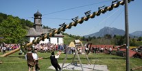 Hotels und Ferienwohnungen im Oberallgäu - Maibaumaufstellen mit Maibaumfest im Allgäu - Oberallgäu - 1. Mai - Maibaumaufstellen 2024 im Oberallgäu