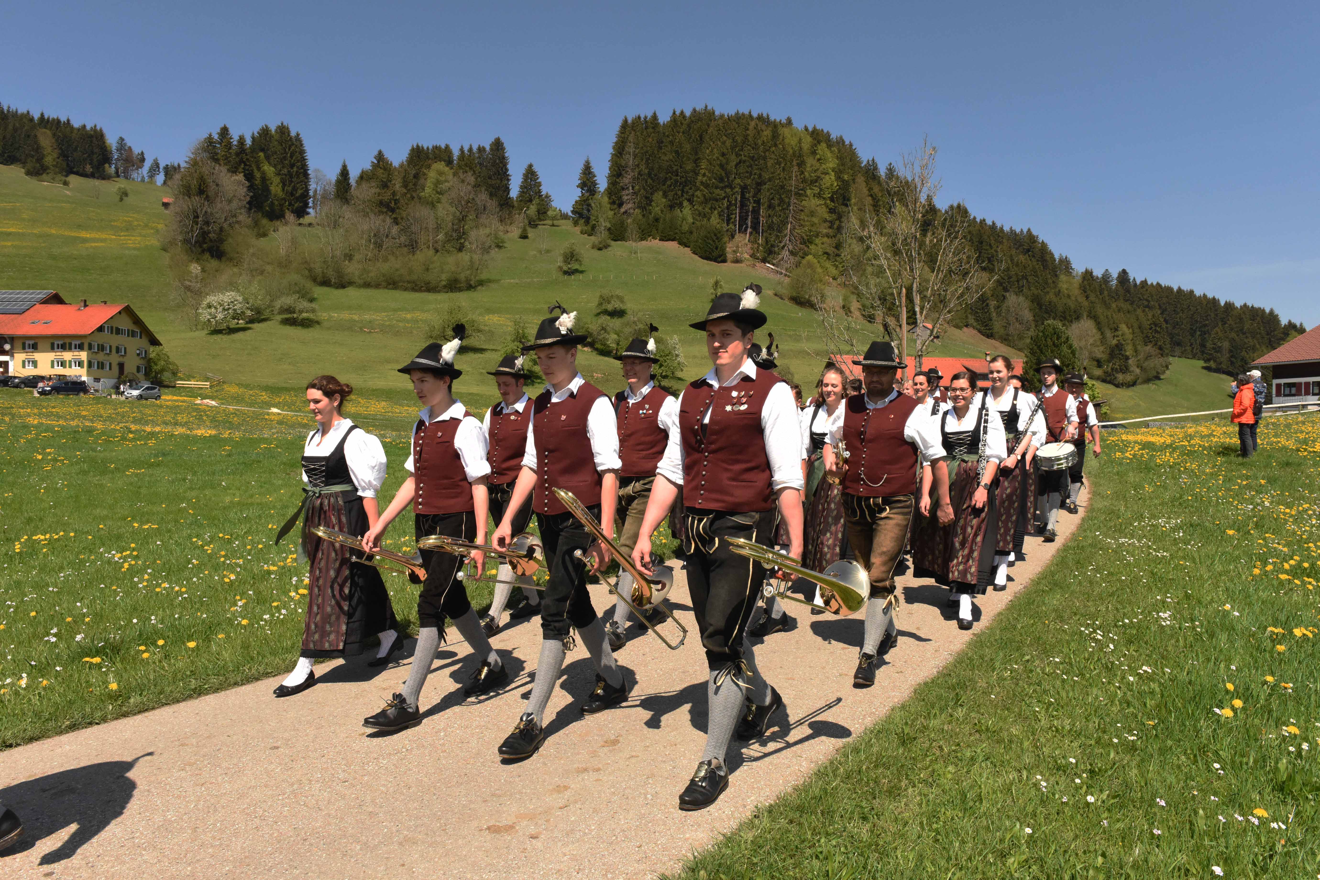 Veranstaltungen im Oberallgäu: Maibaumaufstellen mit Maibaumfest im Allgäu - Oberallgäu - 1. Mai - Maibaumaufstellen 2026 im Oberallgäu 