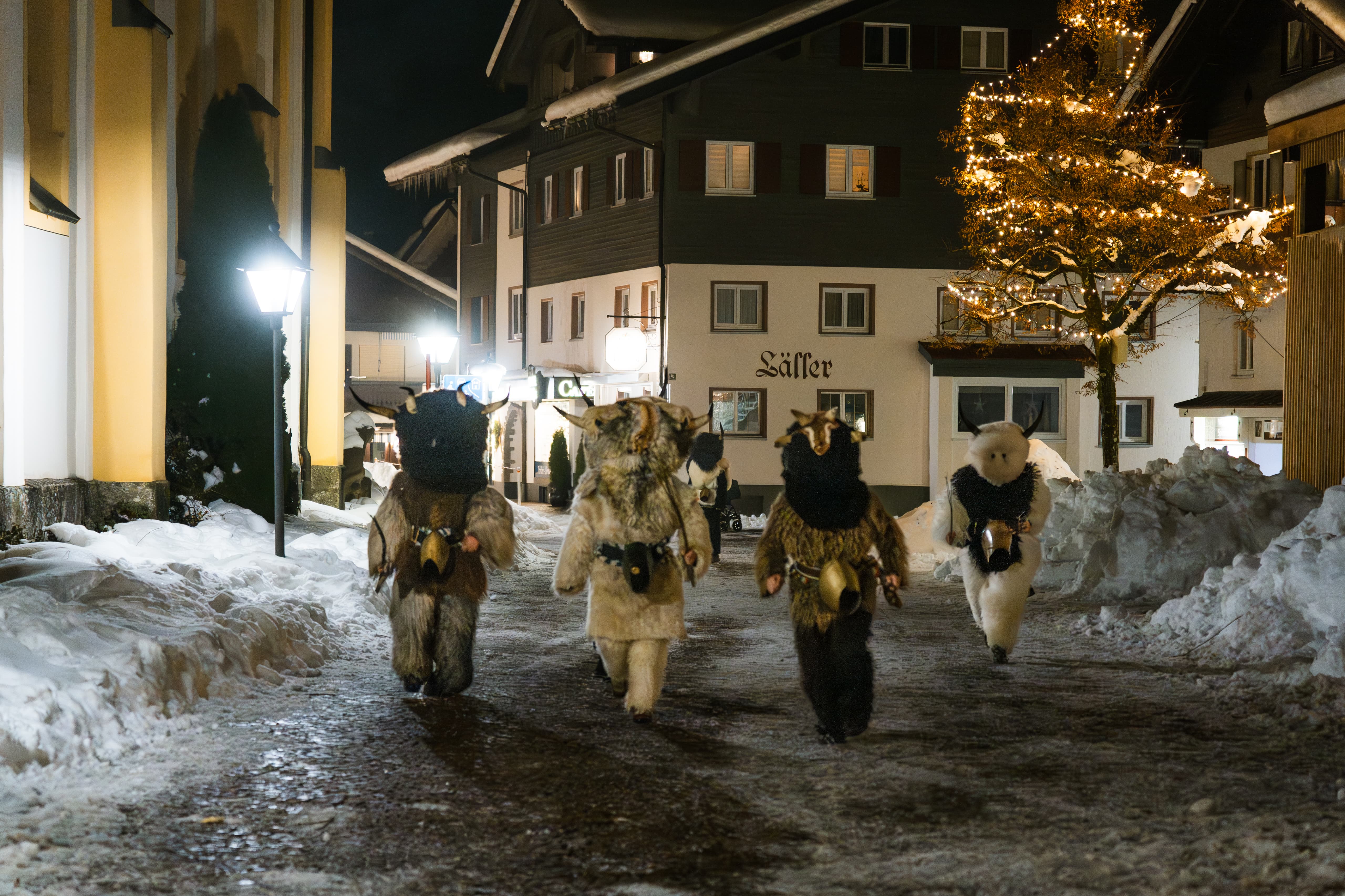 Veranstaltungen im Oberallgäu: Bärbele- & Klausentreiben mit (Vor-) Weihnachtsmarkt in Oberstaufen - Bärbele- & Klausentreiben in Oberstaufen