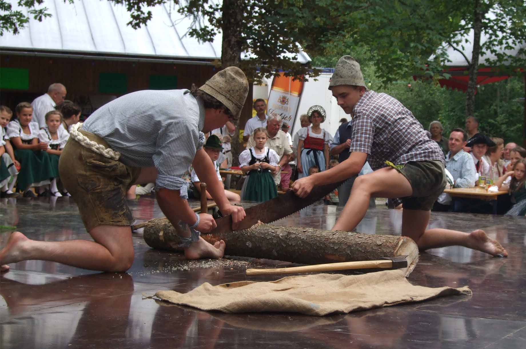 Hotels und Ferienwohnungen im Oberallgäu - Holzarnacht des Trachtenvereins d‘Holzar in Fischen - Die "Holzarnacht" 2026 des Trachtenvereins d‘Holzar in Fischen