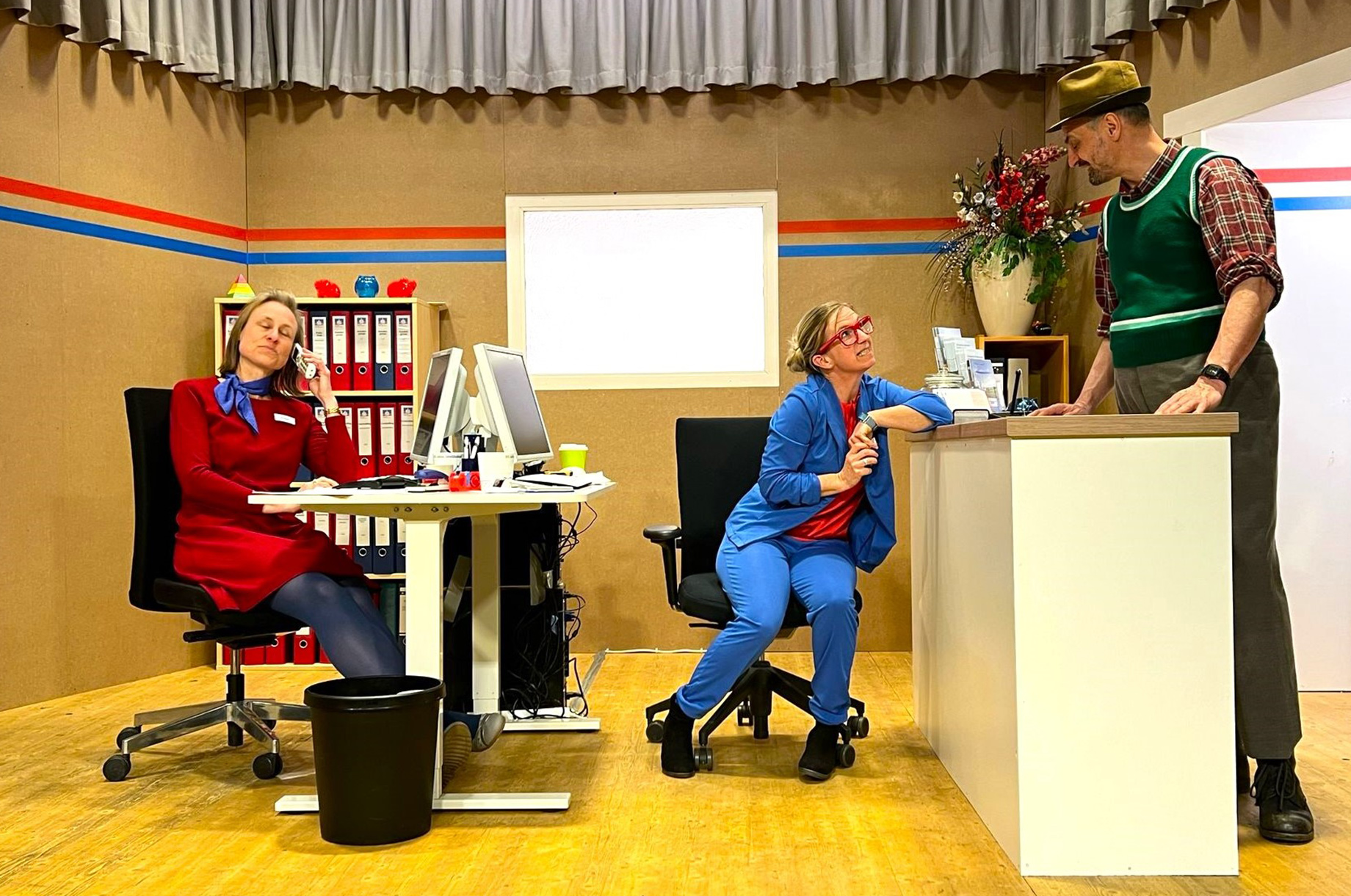 Hotels und Ferienwohnungen im Oberallgäu - Bauerntheater im Bergdorf Hinterstein - Tante Rosels Lottoschein! Bauerntheater in Hinterstein