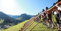 Hotels und Ferienwohnungen im Oberallgäu - Kinder & Familie: Kinder sind willkommen - Alphorntage mit Alphornfestival im Kleinwalsertal - Alphorntage mit Alphornfestival im Kleinwalsertal 2024
