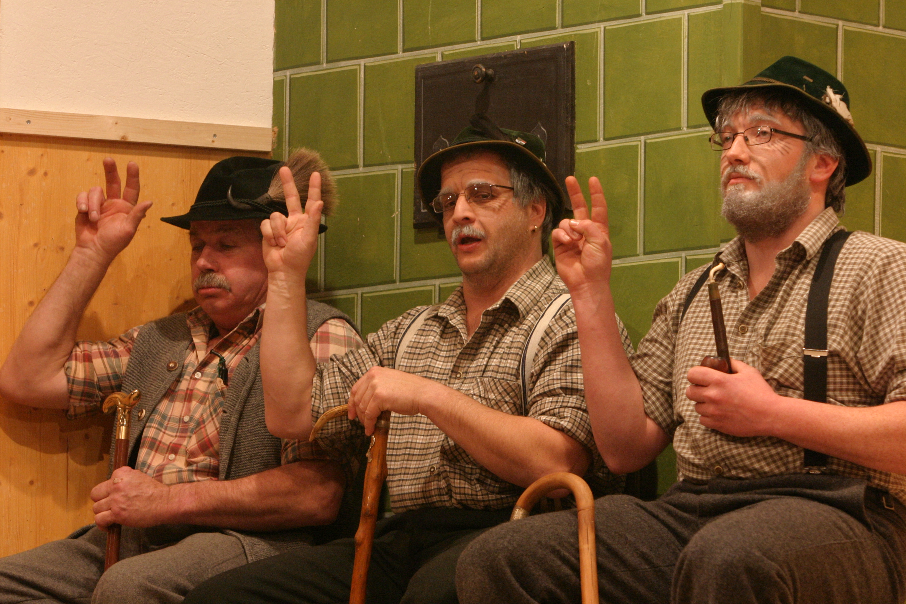 Hotels und Ferienwohnungen im Oberallgäu - Kategorien: (Musik-) Kabarett & Comedy - Bolsterlang - Bolsterlanger Bauerntheater - Bilder aus dem Jahr 2024 - Kaviar trifft Currywurst - Bolsterlanger Mundarttheater spielt 2026 "Hoorige Zidda"