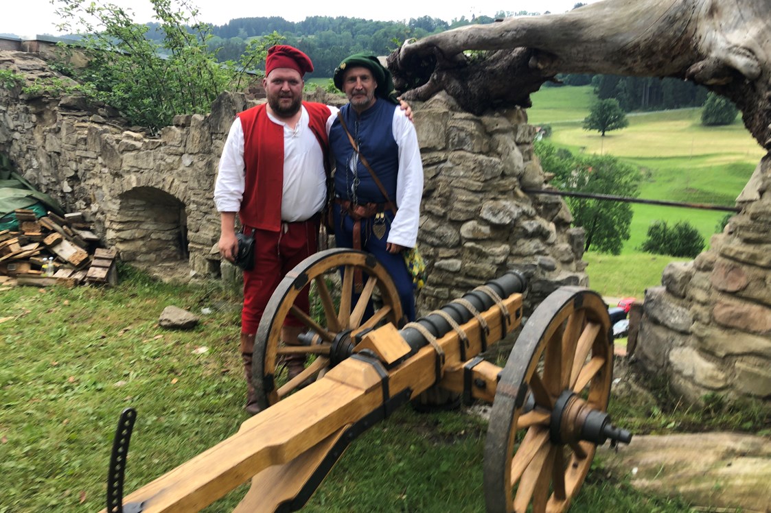 Veranstaltungen im Oberallgäu: Burgfest auf der Burgruine Sulzberg - Burgfest 2024 auf der Burgruine Sulzberg