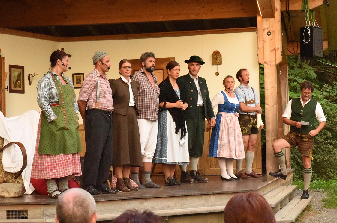 veranstaltung: Die Theaterfreunde laden zum Open-Air-Mundarttheater 2022
