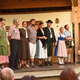 veranstaltung: Die Theaterfreunde laden zum Open-Air-Mundarttheater 2022
