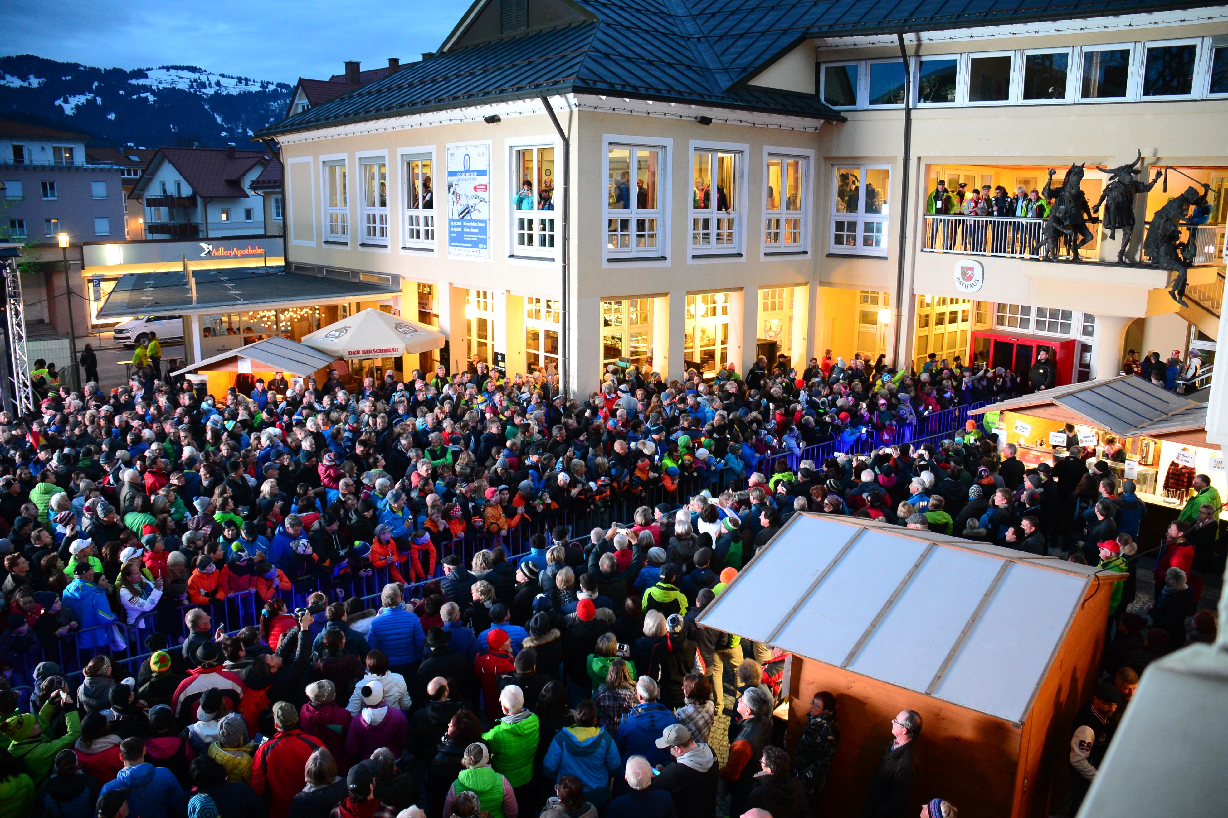 Veranstaltungen im Oberallgäu: Die Weltcup-Party am Rathausplatz