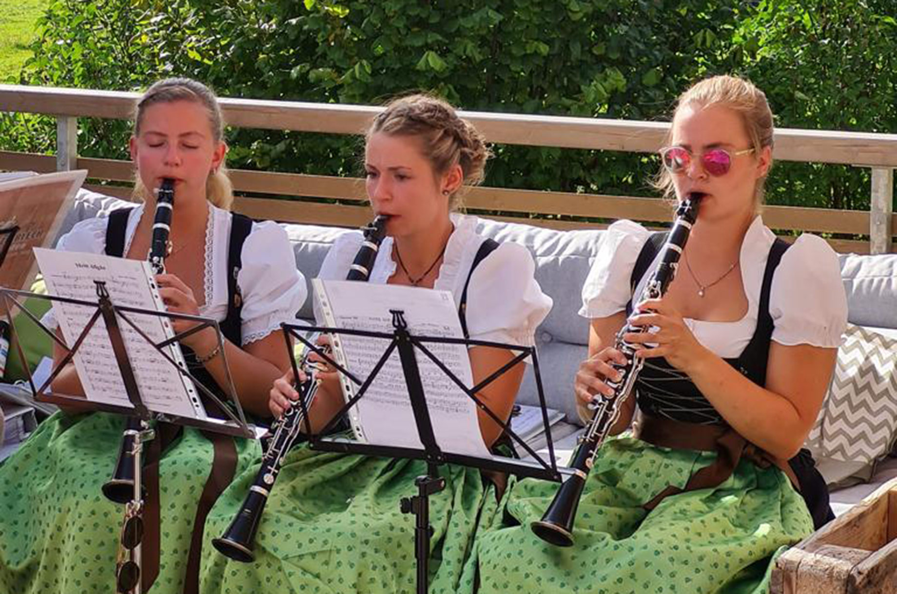 Hotels und Ferienwohnungen im Oberallgäu - Frühschoppenkonzert in Fischen mit den Holz & Blech CHAOTEN - Frühschoppenkonzert in Fischen mit den Holz & Blech CHAOTEN