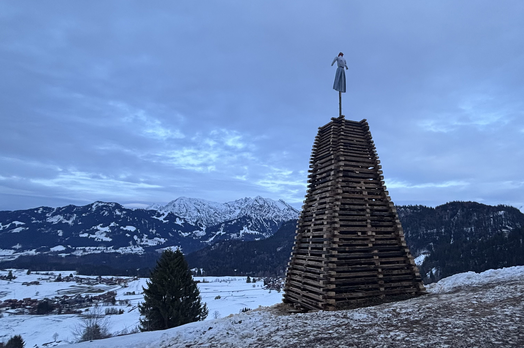 Veranstaltungen im Oberallgäu: Funkensonntag mit Funkenfeuer im Allgäu - Funkensonntag im Oberallgäu und dem Allgäu drumherum