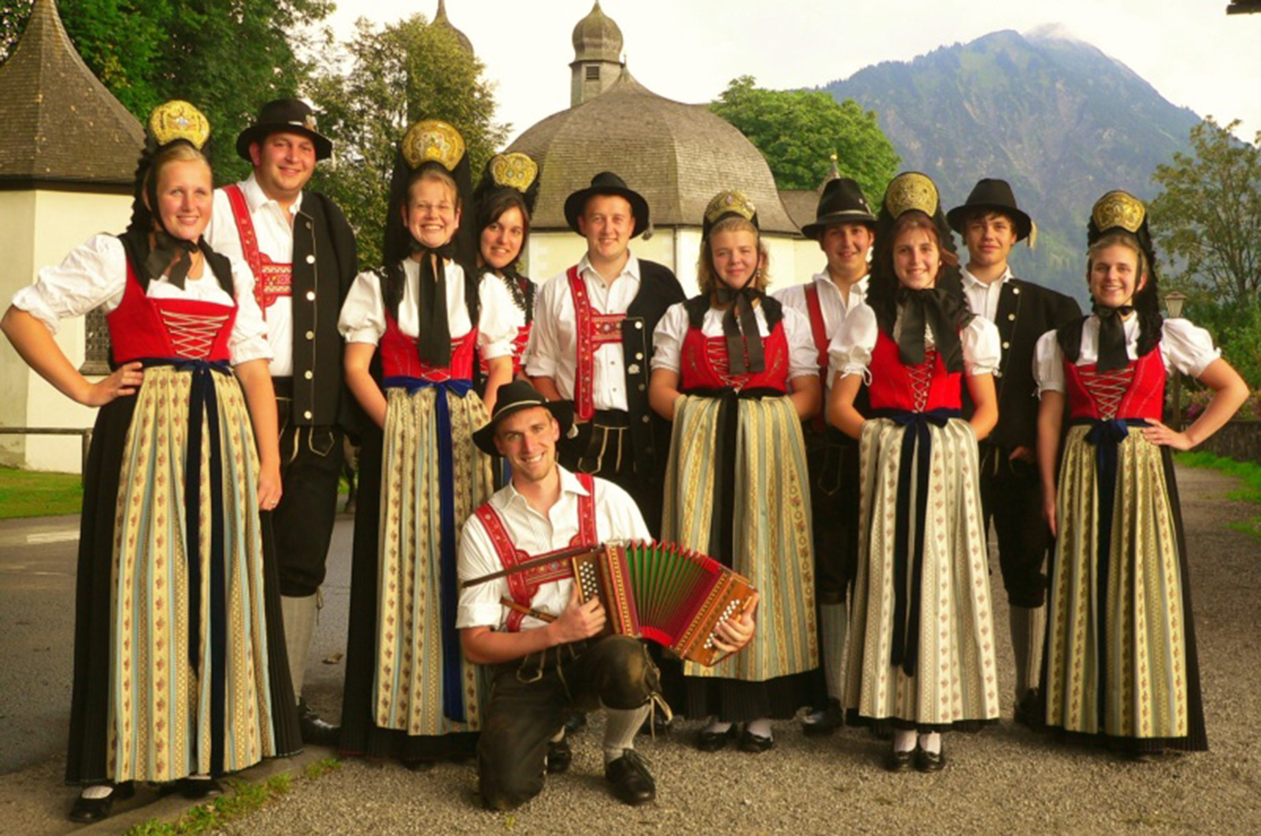 Veranstaltungen im Oberallgäu: Heerbschtball des Trachtenvereins Oberstdorf - Alpenball des Trachtenvereins Oberstdorf