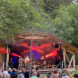 Veranstaltungen im Oberallgäu: HERRENBESUCH - Open Air auf der Waldbühne - HERRENBESUCH - Open Air auf der Waldbühne