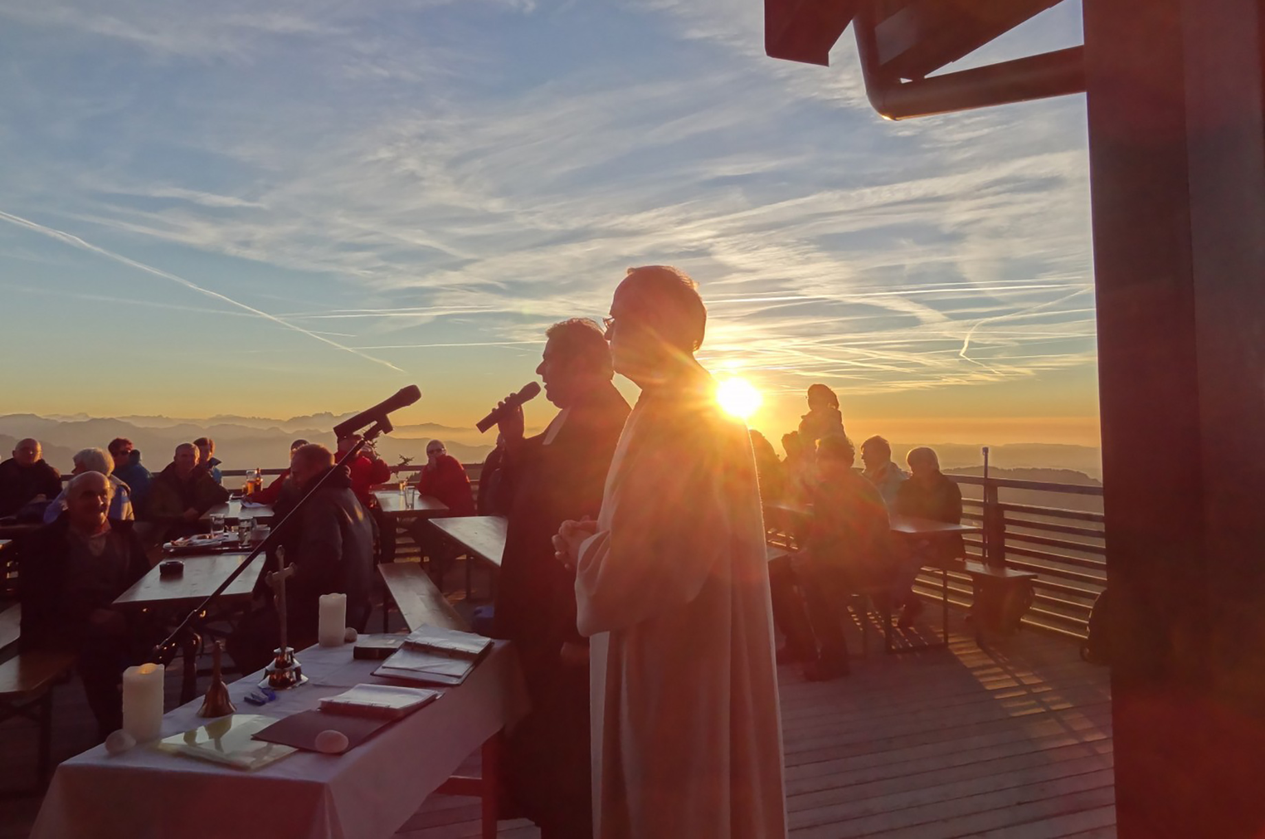 Hotels und Ferienwohnungen im Oberallgäu - Oberallgäu - Sonnenuntergangsfahrt mit Berggottesdienst am Hochgrat - Sonnenuntergangsfahrt am Hochgrat mit Berggottesdienst