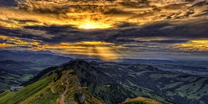 Hotels und Ferienwohnungen im Oberallgäu - Sonnenuntergangsfahrten mit der Hochgratbahn im Allgäu - Sonnenuntergangsfahrten 2023 mit der Hochgratbahn im Allgäu