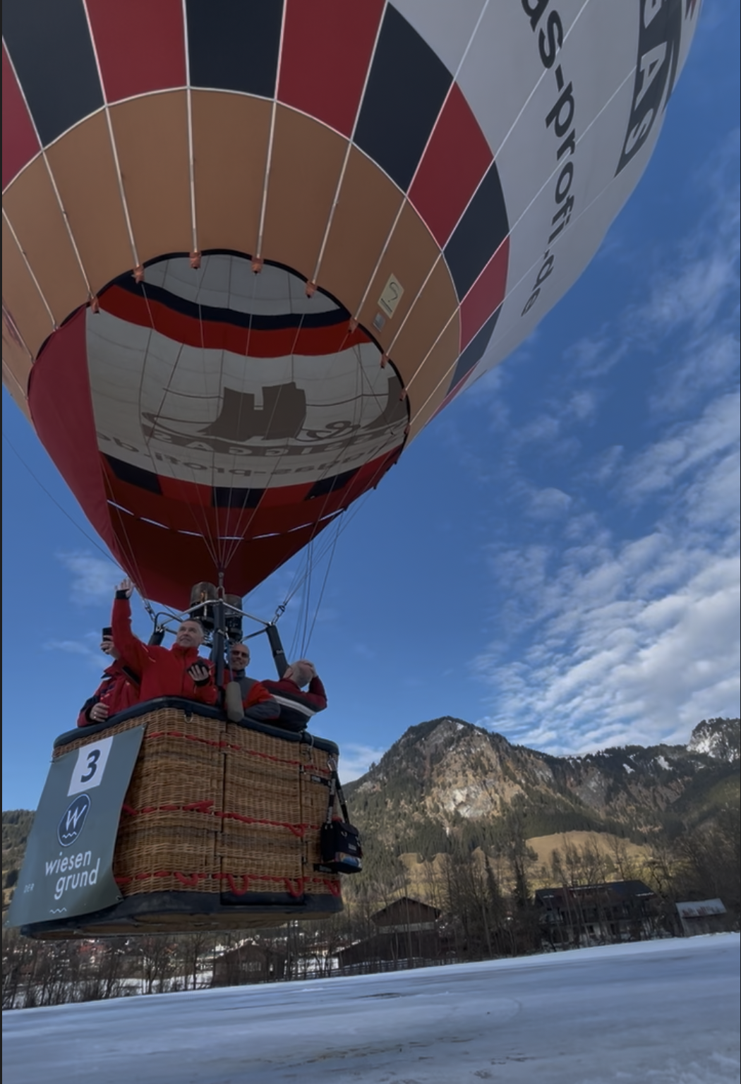 Veranstaltungen im Oberallgäu: Ballonfahrt beim Wiesengrund Ballnfestival in Bad Hindelang - Ballonfestival mit Ballonglühen in Bad Hindelang