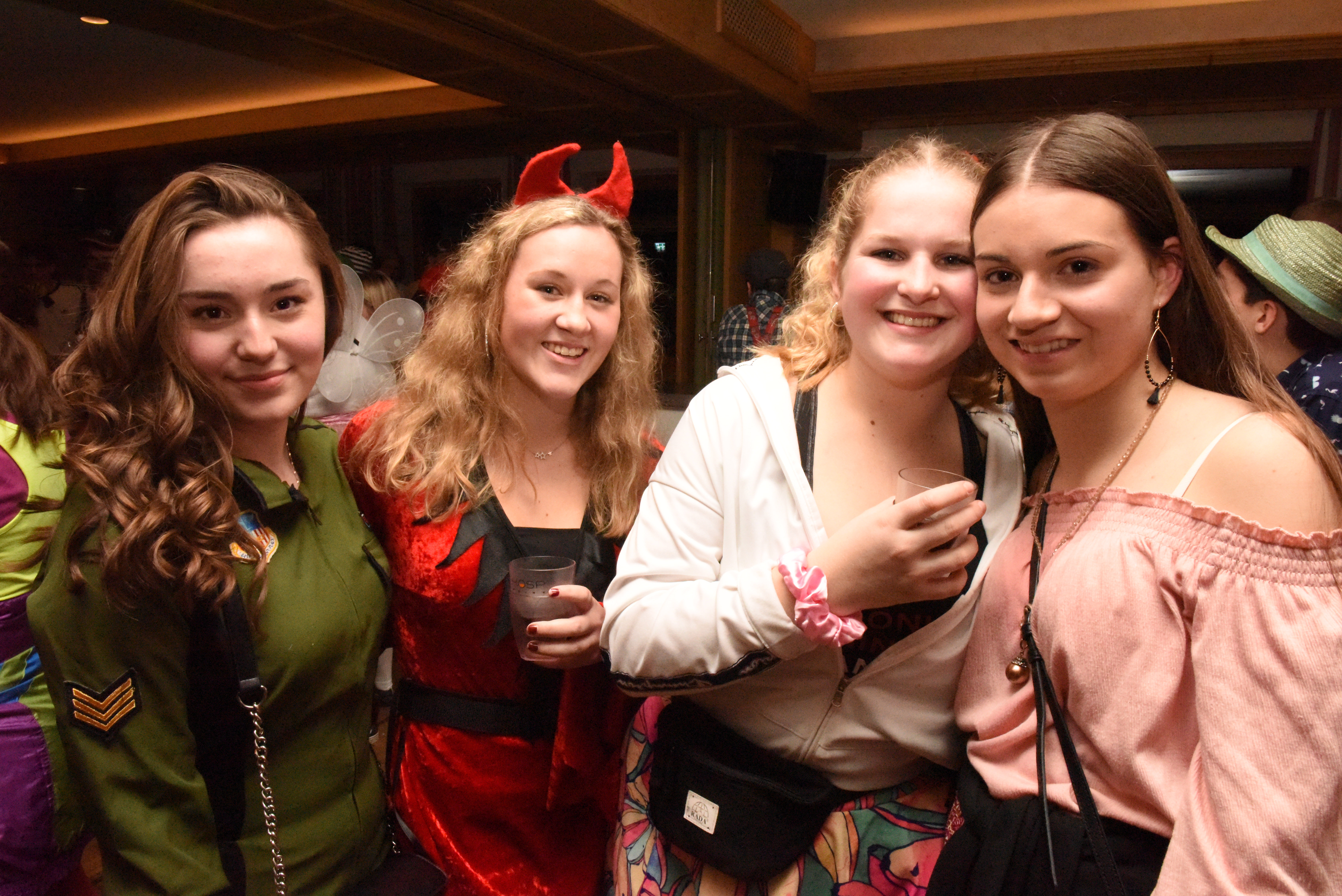 Hotels und Ferienwohnungen im Oberallgäu - Mädeleball - Faschingsball im Mohrenwirt - Mädeleball 2023 - Faschingskult mit den Lamas im Mohrenwirt