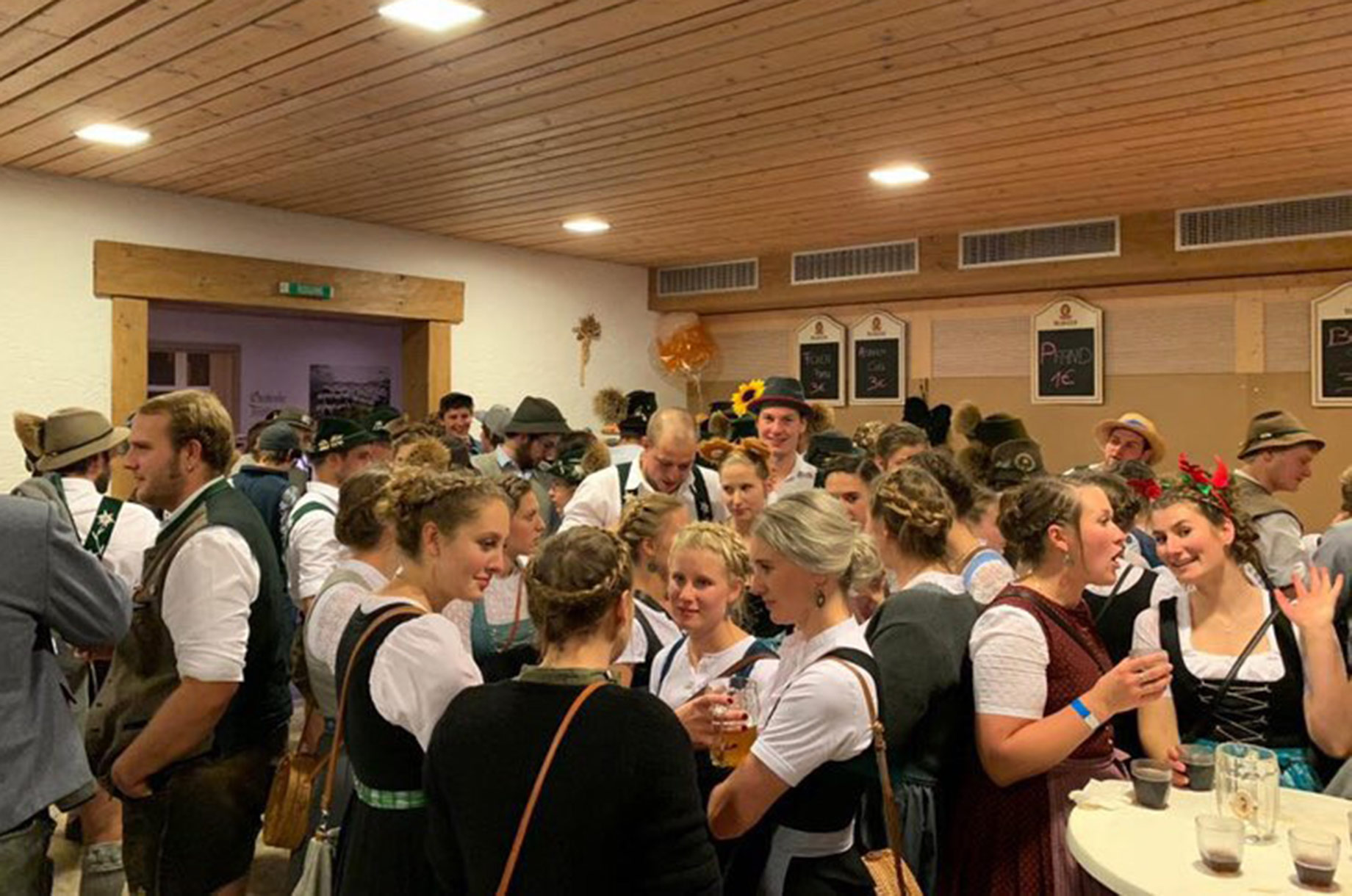 Veranstaltungen im Oberallgäu: Novemberdonz im Schelchwangsaal in Schöllang - Novemberdonz 2024 im Schelchwangsaal in Schöllang