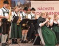 veranstaltung: Oberstdorfer Dorffest rundum den Kirchturm - Oberstdorfer Dorffest 2022 - A Halbe, nammas güets zum easse und ...