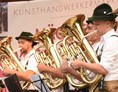 veranstaltung: Oberstdorfer Dorffest rundum den Kirchturm - Oberstdorfer Dorffest 2022 - A Halbe, nammas güets zum easse und ...
