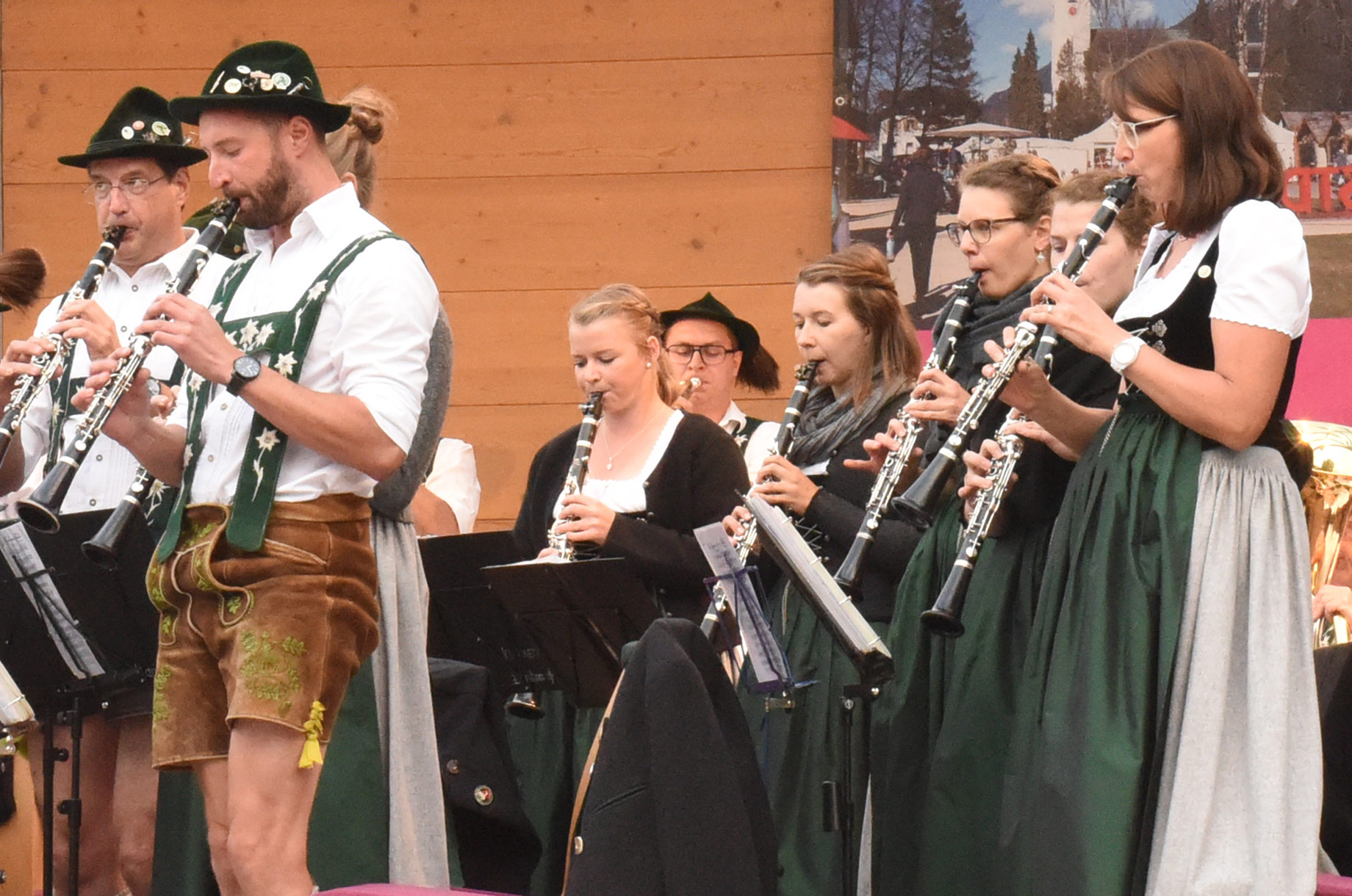 Hotels und Ferienwohnungen im Oberallgäu - Musikkapelle Oberstdorf - Weinfest im Kurpark - Oberstdorfer Weinfest 2026