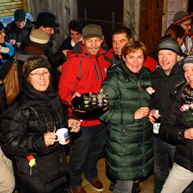Veranstaltungen im Oberallgäu: Oberstdorfer Winterfest mit "Hindervier" - Oberstdorfer Winterfest 2024 mit "HinderVier"