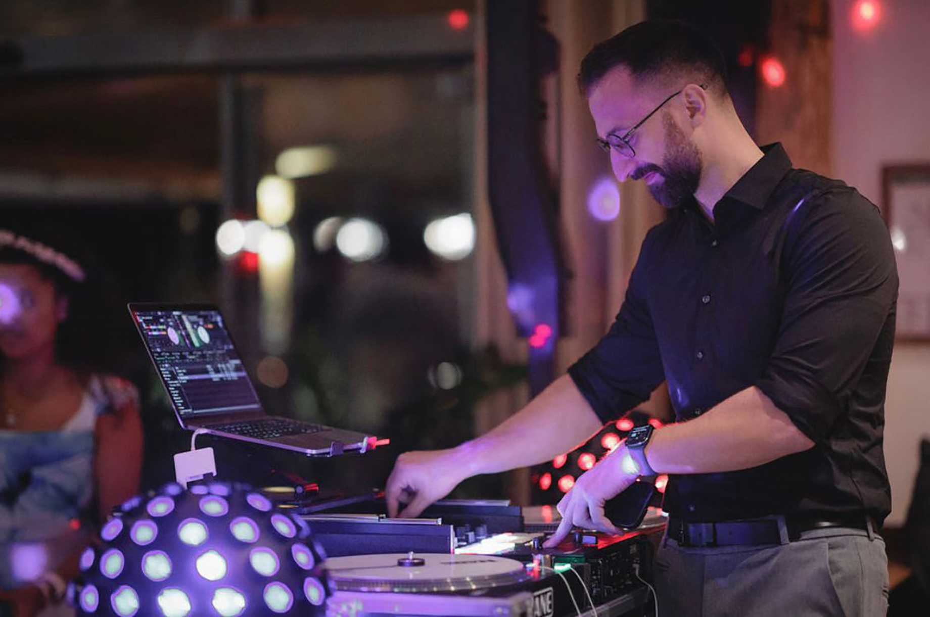 Hotels und Ferienwohnungen im Oberallgäu - Parken & Anreise: kostenlose Parkplätze - Oberstdorf - Silvester Show im Oberstdorf Haus - Silvester Party 2025 im Haus Oberstdorf 