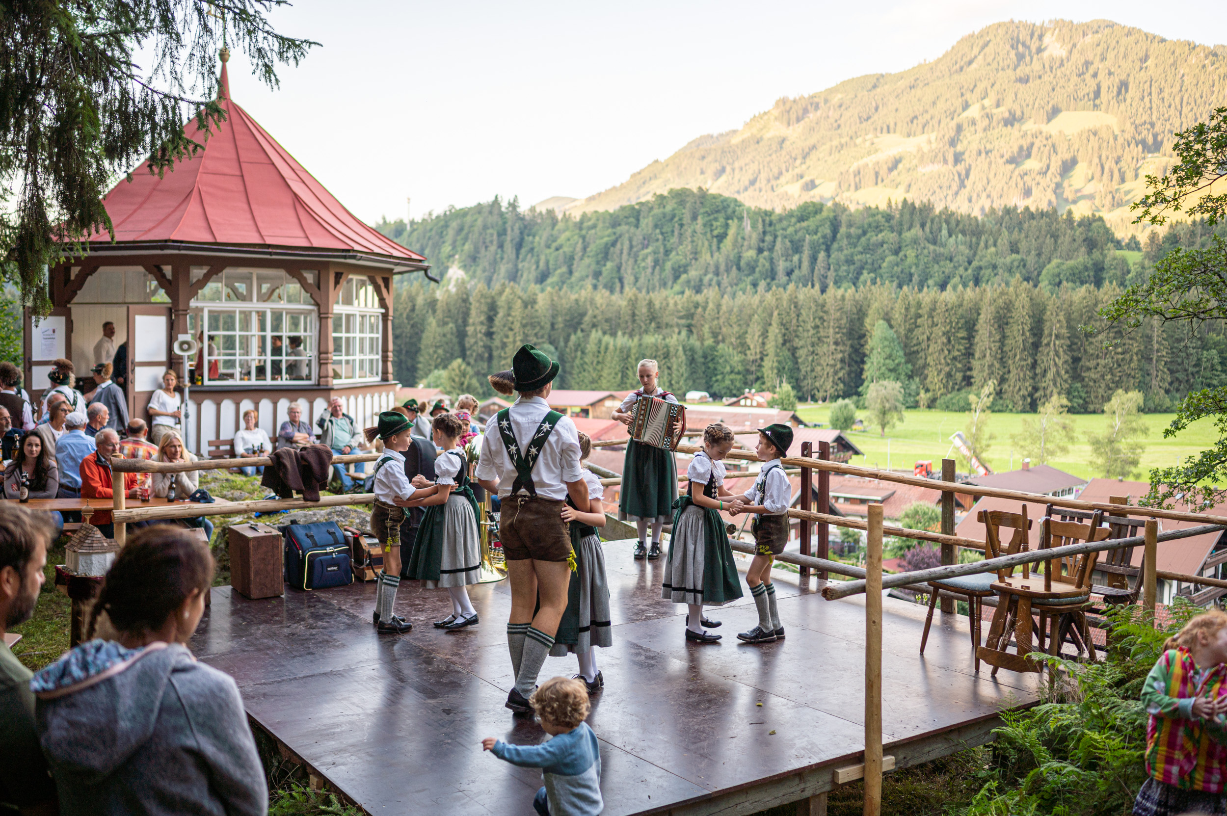 Veranstaltungen im Oberallgäu: Sommerserenade am Pavillon in Langenwang im Allgäu - Sommerserenade über Langenwang am Pavillon