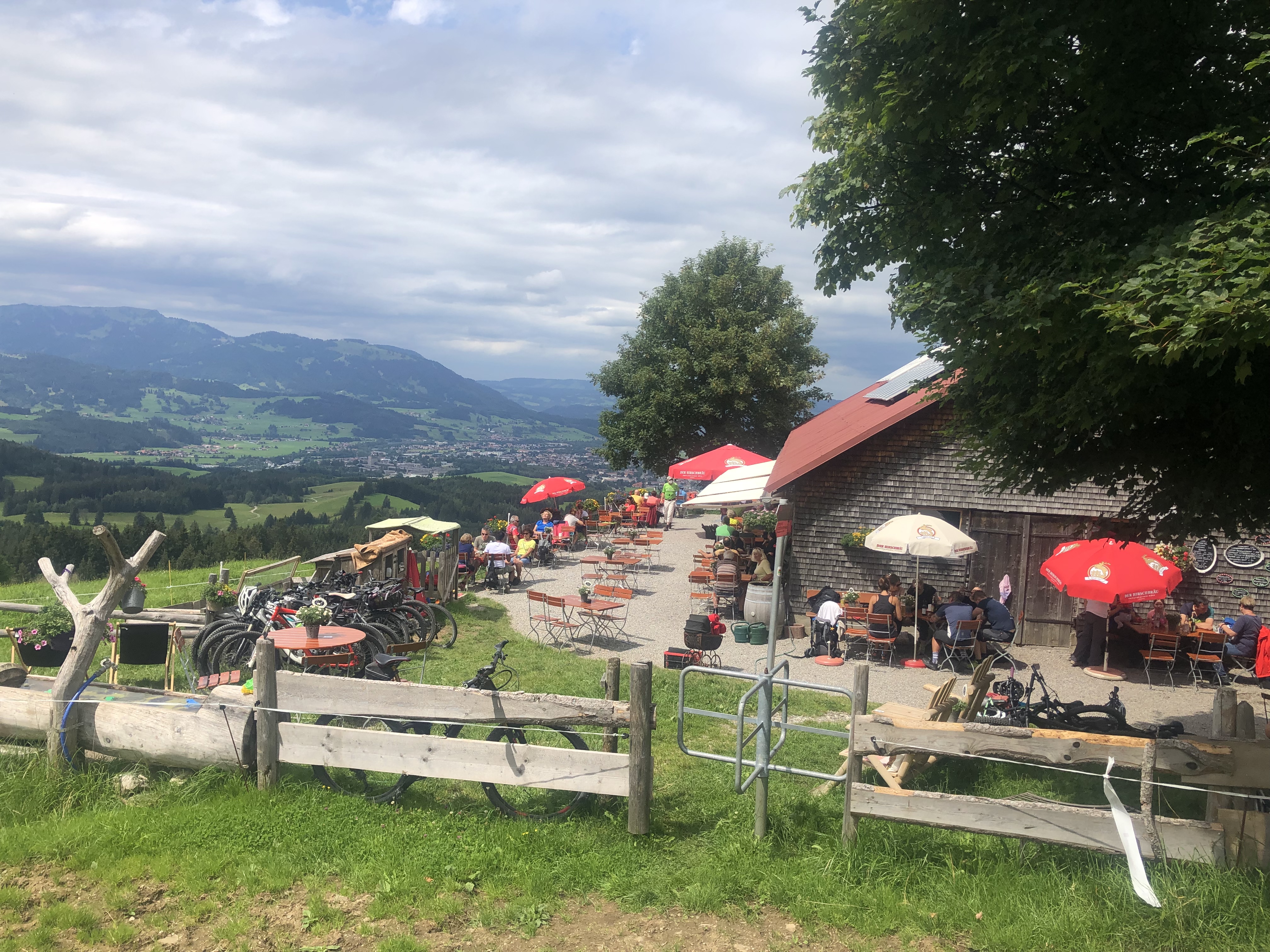 Veranstaltungen im Oberallgäu: Das Trio Alpenspitzbüebe beim Hofabend auf dem Sonthofer Hof - Hofabend auf der Alpe Sonthofer Hof
