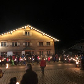 Veranstaltungen im Oberallgäu: Traditioneller Silvester-Fackellauf in Obermaiselstein - Traditioneller Silvester-Fackellauf