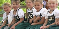 Hotels und Ferienwohnungen im Oberallgäu - Kinder & Familie: kinderwagengeeignet - Waldfest des Trachtenvereins D'Holzar in Fischen - Waldfest des Trachtenvereins D'Holzar in Fischen