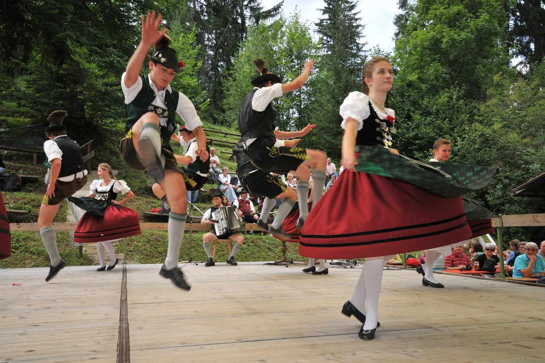 Veranstaltungen im Oberallgäu: Waldfest mit Frühschoppen Vorderhindelang - Waldfest 2024 mit Frühschoppen Vorderhindelang