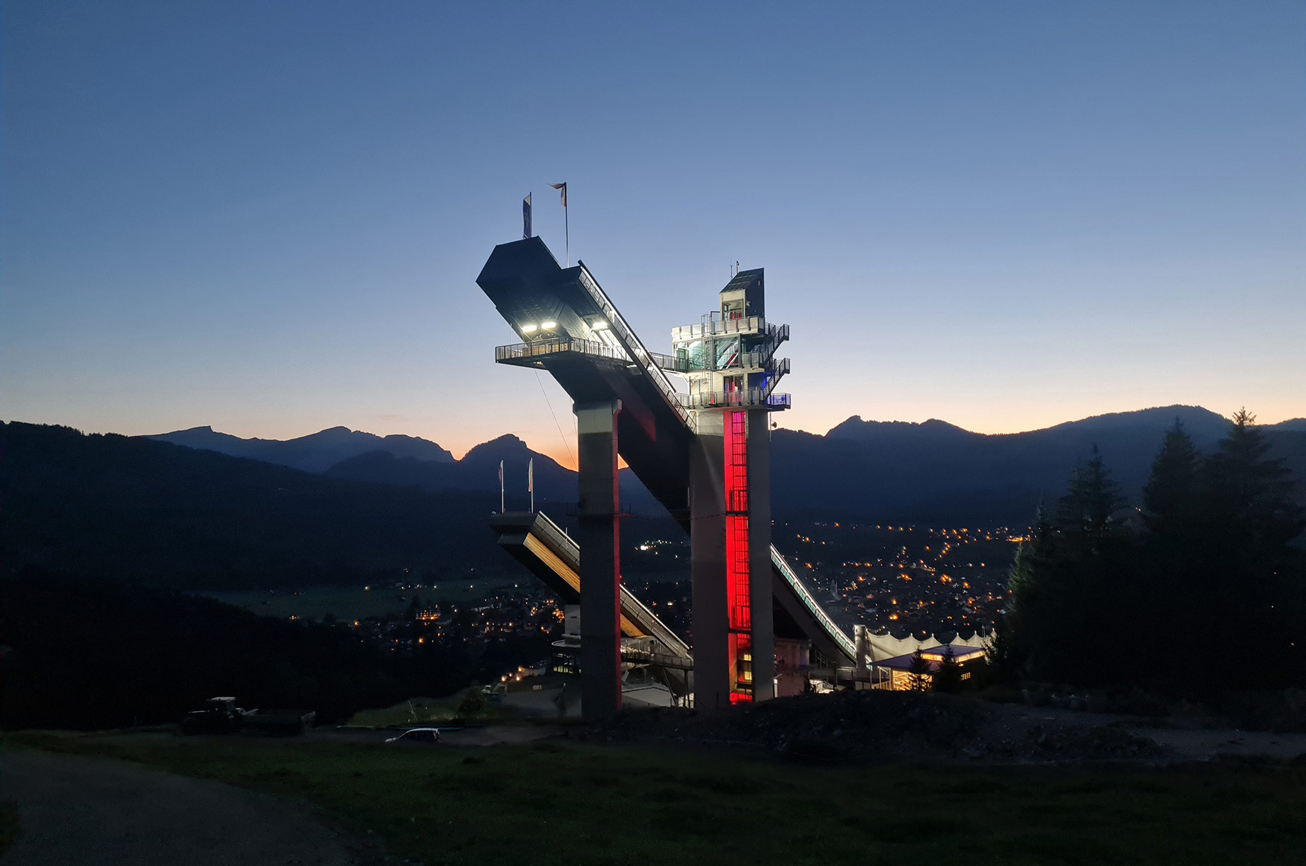 Veranstaltungen im Oberallgäu: 2-NIGHTS TOUR - Skisprung-Weltcup der Frauen in Oberstdorf  - Vierschanzentournee der Frauen 2026 / 2027 in Oberstdorf