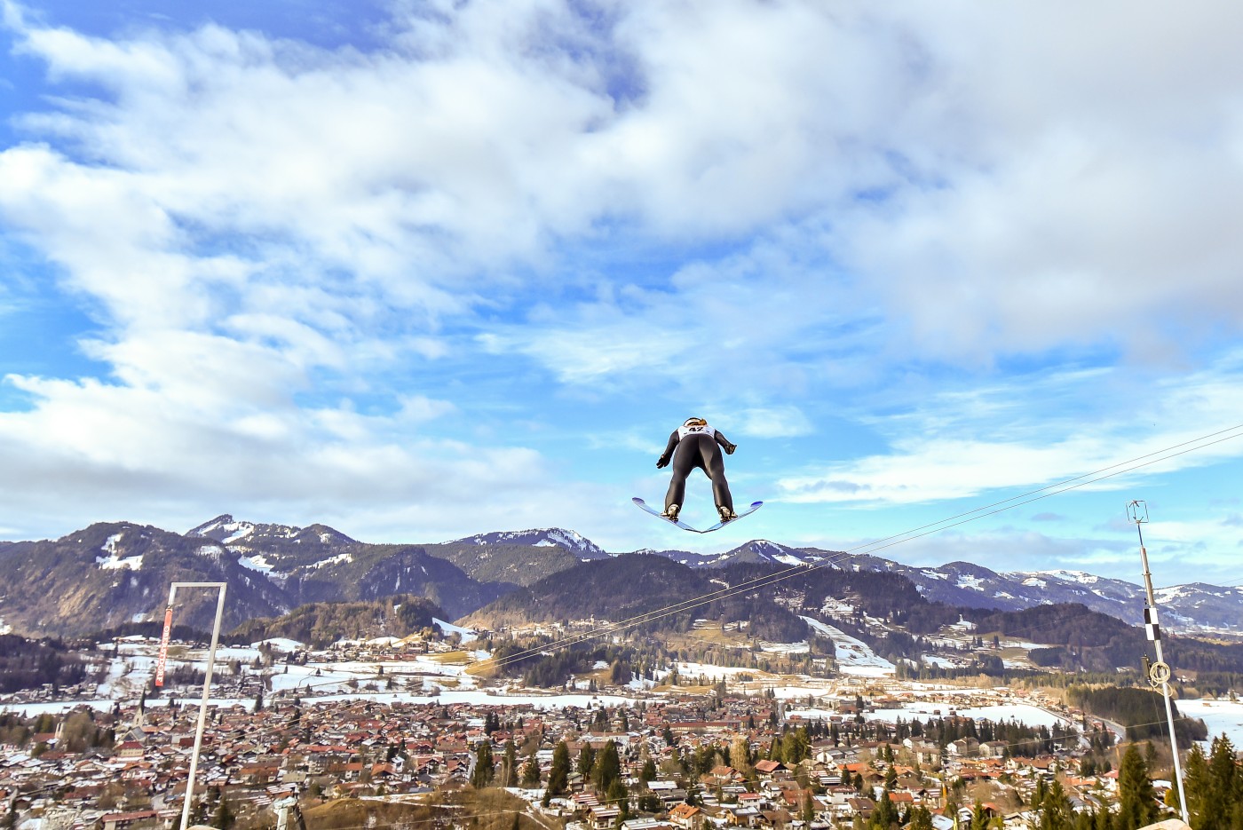 Veranstaltungen im Oberallgäu: 2-NIGHTS TOUR - Skisprung-Weltcup der Frauen in Oberstdorf  - Vierschanzentournee der Frauen 2026 / 2027 in Oberstdorf
