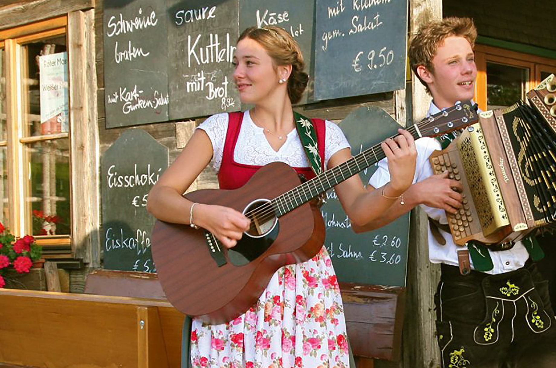 Hotels und Ferienwohnungen im Oberallgäu - An der Berggaststätte auf dem Hündle wird gegrillt! - An der Berggaststätte auf dem Hündle wird gegrillt!