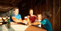 Hotels und Ferienwohnungen im Oberallgäu - Kinder & Familie: Kindergerichte - Bayern - Grillabend an der Berggaststätte auf dem Hündle - Grillabend an der Berggaststätte auf dem Hündle