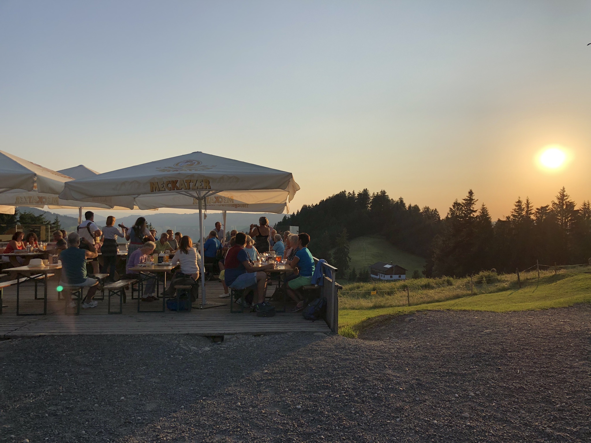 Veranstaltungen im Oberallgäu: Grillabend an der Berggaststätte auf dem Hündle - Grillabend an der Berggaststätte auf dem Hündle