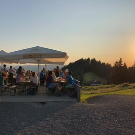 Veranstaltungen im Oberallgäu: Grillabend an der Berggaststätte auf dem Hündle - Grillabend an der Berggaststätte auf dem Hündle