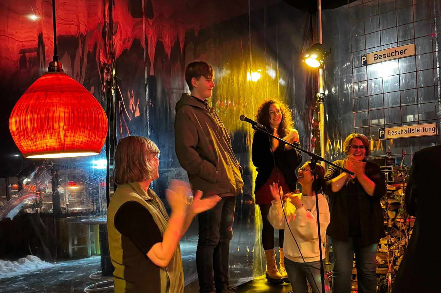 Veranstaltungen im Oberallgäu: Paul Gerster beim Allgäu Poetry Slam im Bahnhof - Kultur am Gleis präsentiert einen Wettstreit unter Dichter*innen 