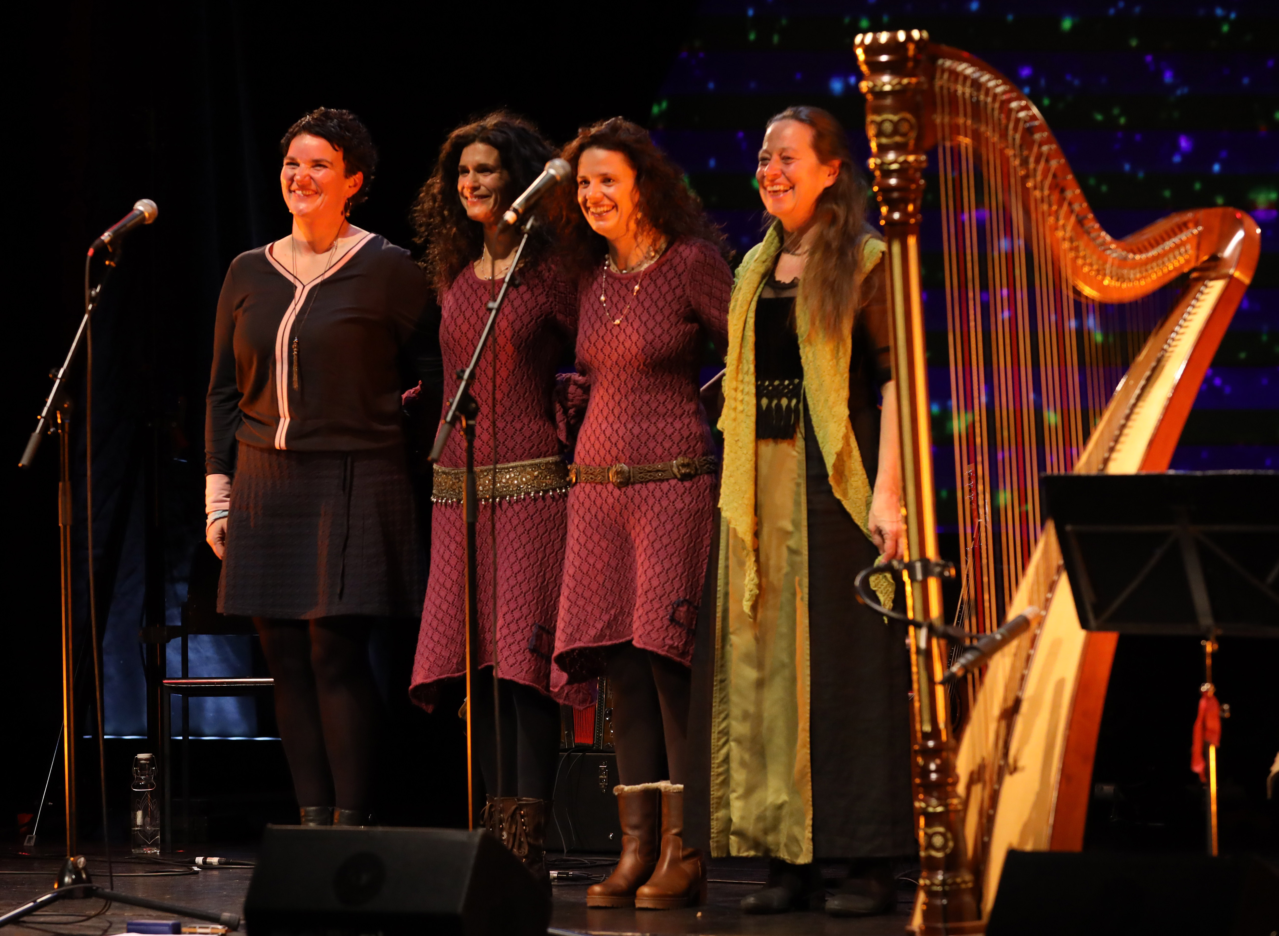 Veranstaltungen im Oberallgäu: Schneeflockennacht mit Hedwig Roth, Martina Noichl und den Vivid Curls - Schneeflockennacht am 03.12.2025 in Oberstdorf im Allgäu