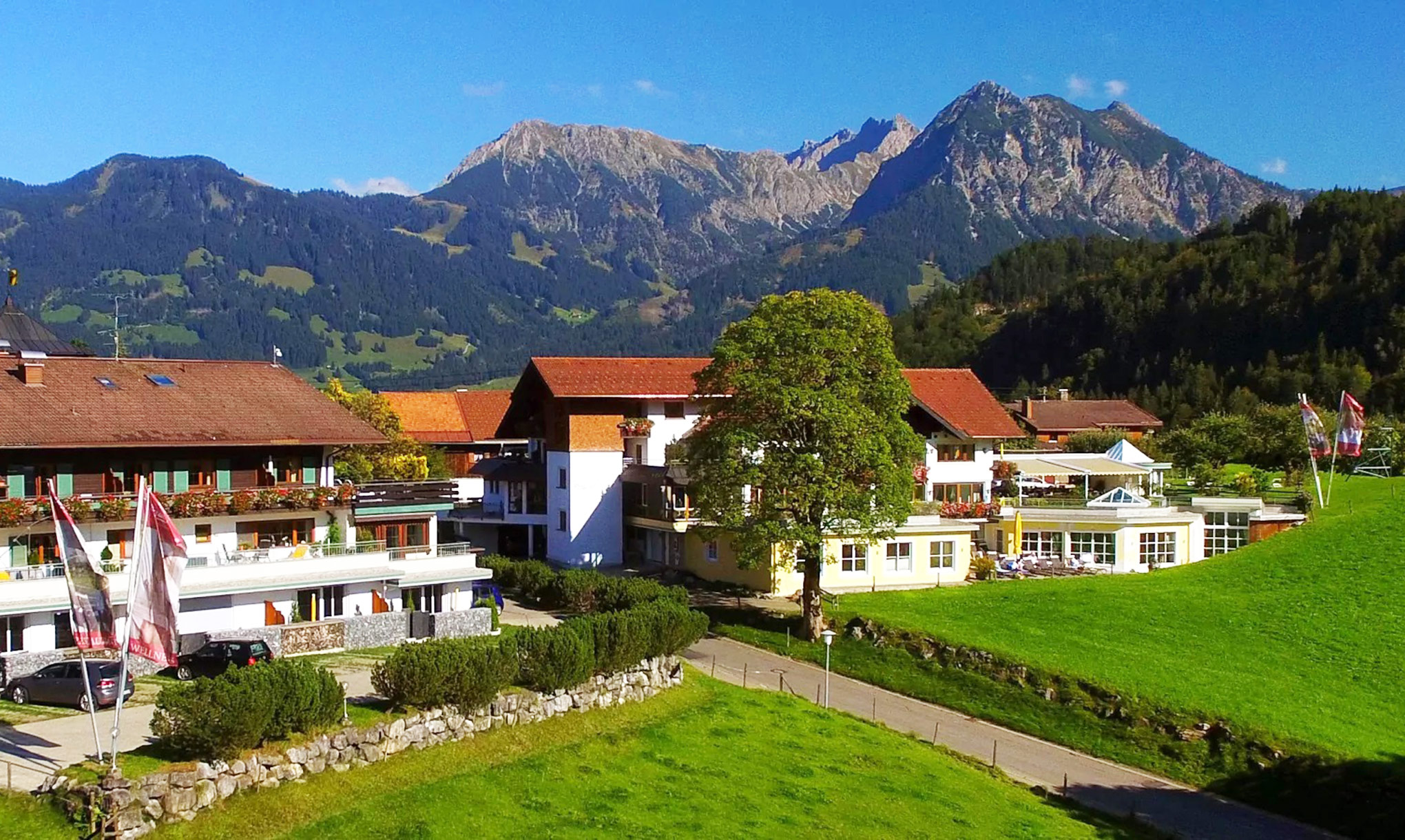 Hotels und Ferienwohnungen im Oberallgäu - Freizeit: Whirlpool - Obermaiselstein - Wellness- und Ferienhotel Berwanger Hof in Obermaiselstein - Ferien- und Wellnesshotel Berwanger Hof im Allgäu