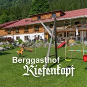 Jobs im Oberallgäu: Berggasthof Riefenkopf bei Oberstdorf um Allgäu - Berggasthof Riefenkopf - vor der Kulisse des Alpenhauptkamms