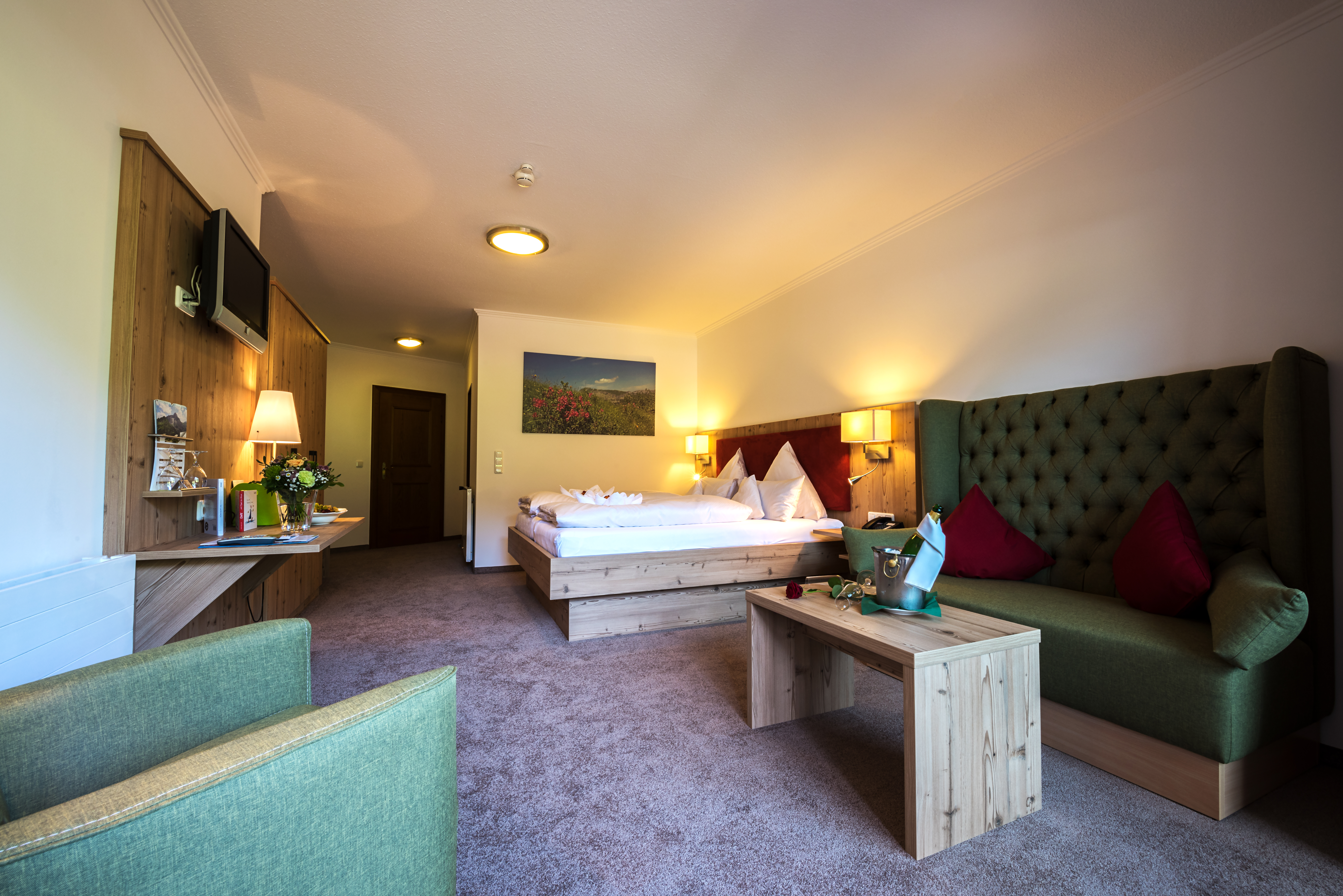 Unterkunft im Allgäu: Doppelzimmer Komfort 30 qm
 - 4****S Hotel Erlebach in Riezlern