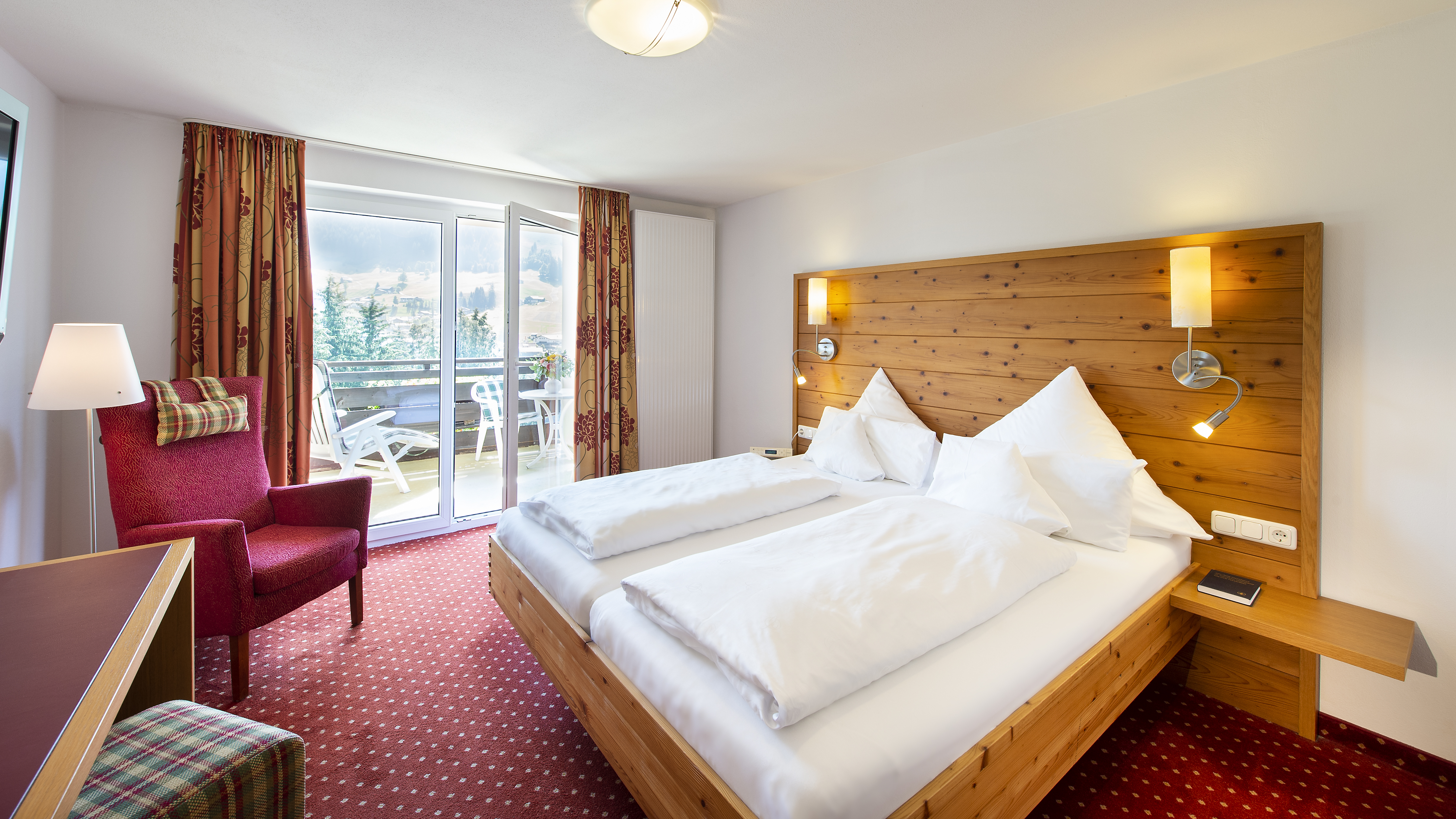 Unterkunft im Allgäu: Doppelzimmer Alpinstyle 21 qm
 - 4****S Hotel Erlebach in Riezlern