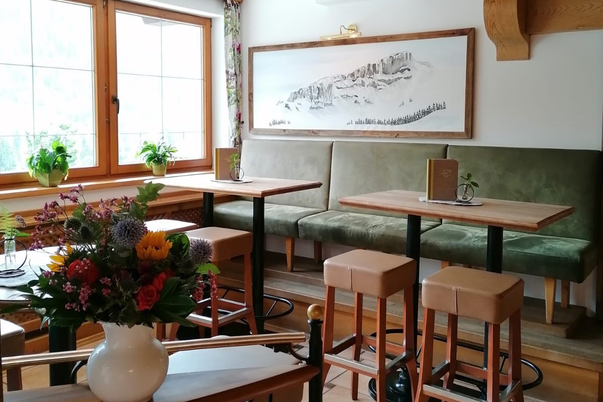 Unterkunft im Allgäu: Barbereich - 4****S Hotel Erlebach in Riezlern